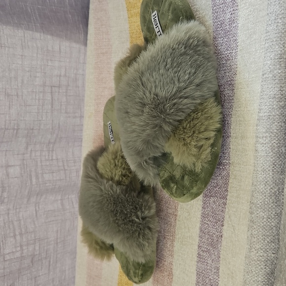 FUZZY SLIPPERED - Picture 3 of 7
